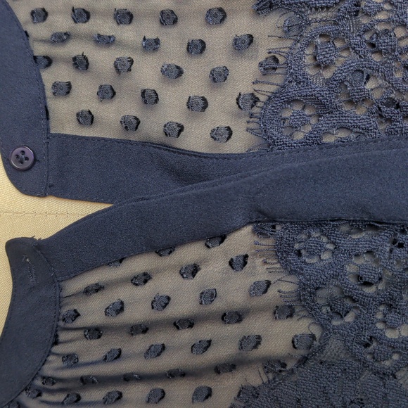ANN TAYLOR, Lace Applique, Navy button down Blouse, Size S - Picture 3 of 8